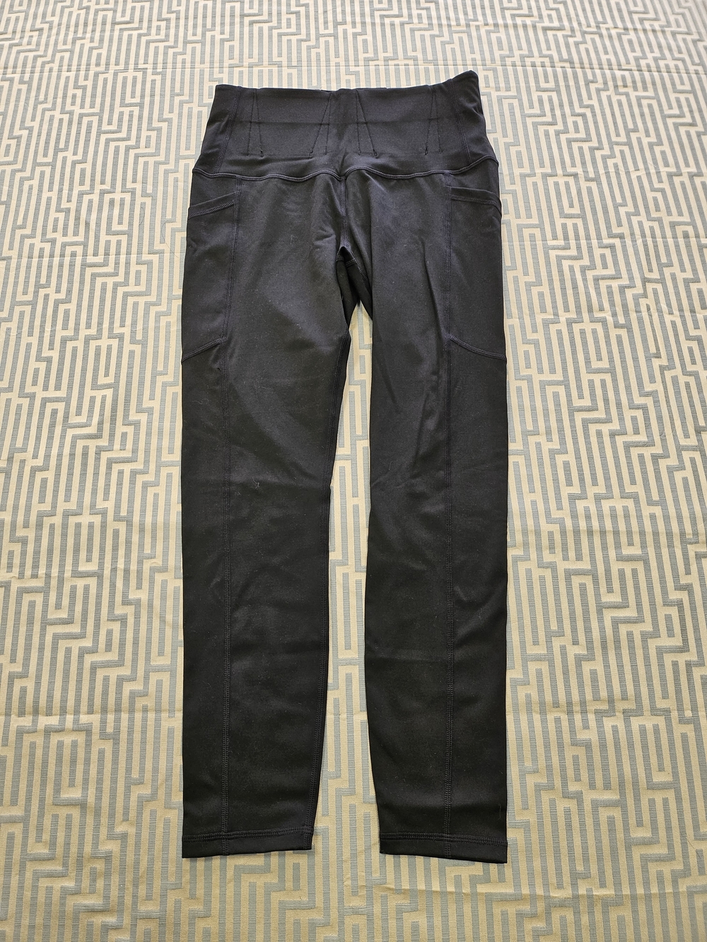 Everyday High-Rise Black Leggings with CCW Pockets